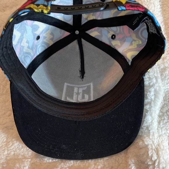 💰🚨CLEARANCE 🚨💰
Justice league hat, very bright colors - Picture 4 of 8